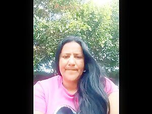 Mother-daughter-latinas-role-play (29)